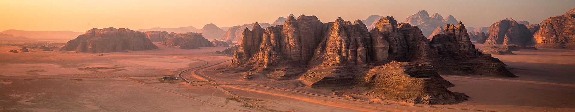 Route à travers le Royaume Hachémite et le Wadi Rum