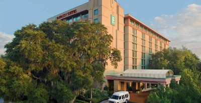 Embassy Suites by Hilton Tampa-USF Near Busch Gardens