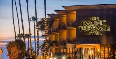 Pacific Terrace Hotel