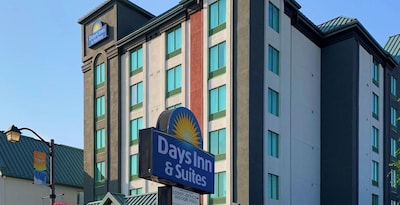 Days Inn by Wyndham Niagara Falls Centre St. By the Falls