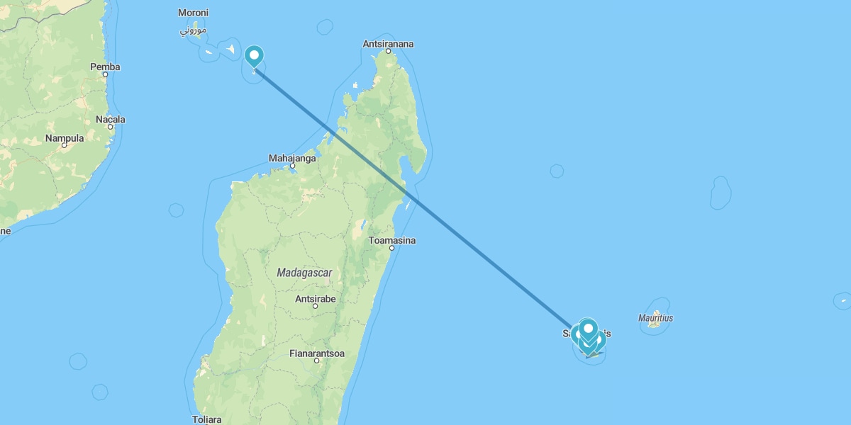 Route à travers la Réunion et Plage à Mayotte