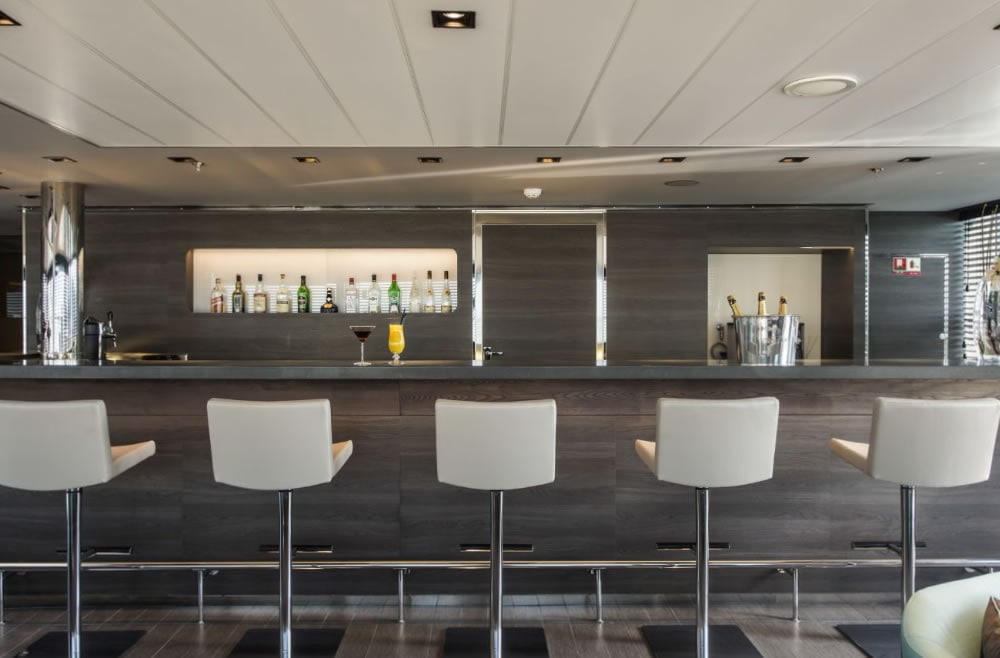 Salon Bar