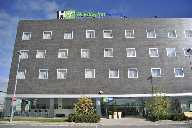 Gallery - Holiday Inn Express Pamplona, An Ihg Hotel