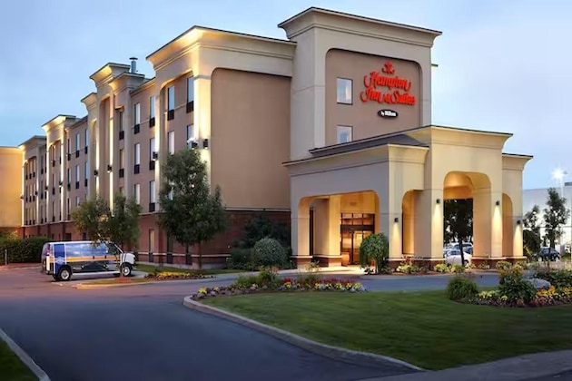 Gallery - Hampton Inn & Suites By Hilton Montreal-Dorval