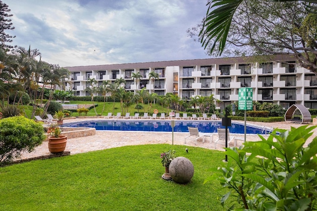 Gallery - Irazu Hotel & Studios