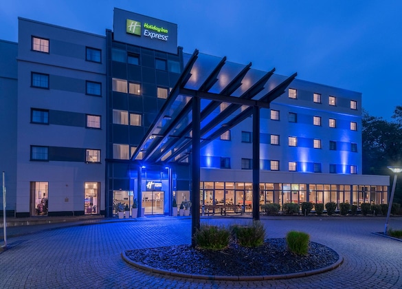 Gallery - Holiday Inn Express Frankfurt Airport