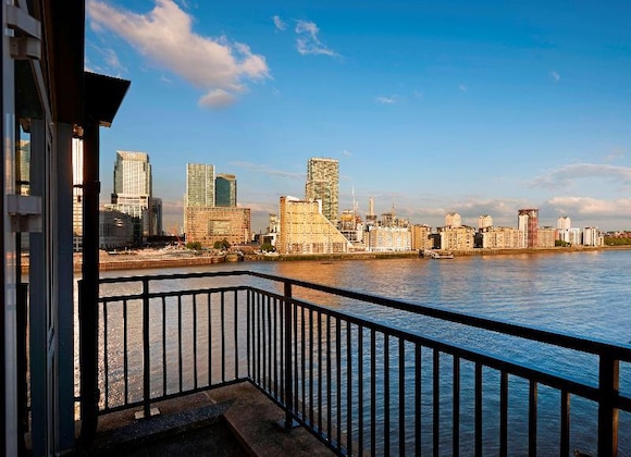 Gallery - a&o London Docklands Riverside