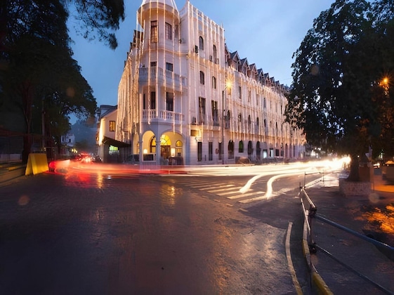 Gallery - Queen's Hotel