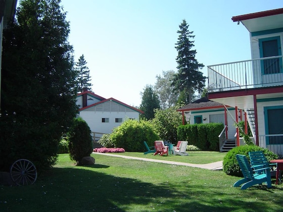 Gallery - La Roche Pleureuse