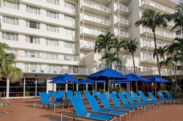 Gallery - Radisson Resort Miami Beach