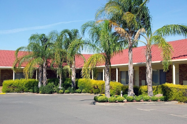 Gallery - Pines Country Club Motor Inn