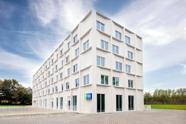 Gallery - Holiday Inn Express & Suites Ghent By Ihg