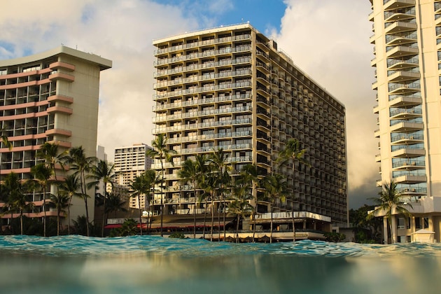 Gallery - Outrigger Waikiki Beach Resort