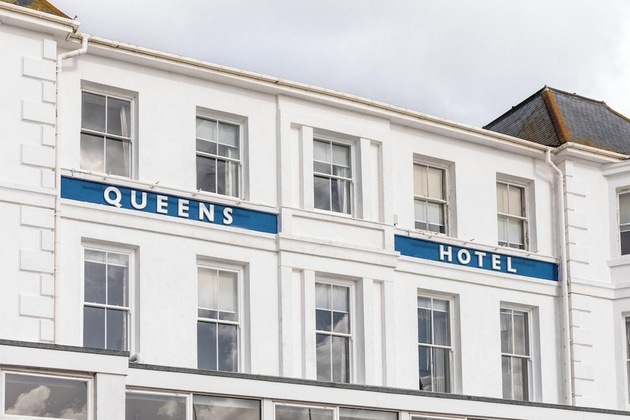 Gallery - The Queens Hotel