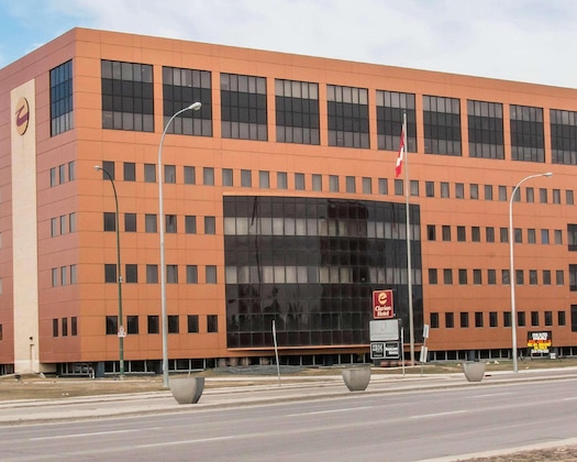 Gallery - Clarion Hotel & Suites Winnipeg Airport