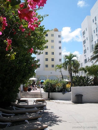 Gallery - Marseilles Beachfront Hotel