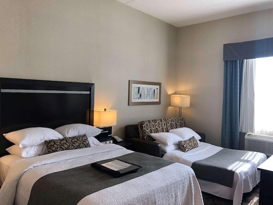 Gallery - Best Western Plus Travel Toronto Airport