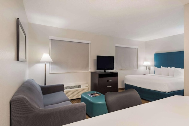 Gallery - Mainstay Suites