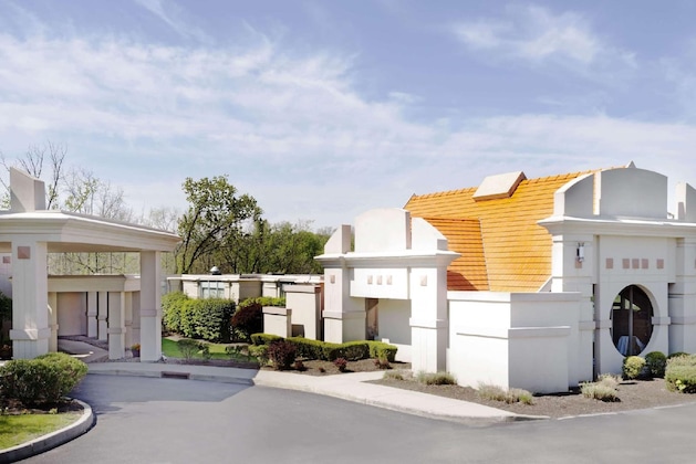 Gallery - Howard Johnson by Wyndham Newburgh West Point