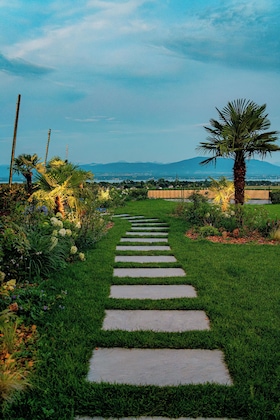 Gallery - Everness Hotel & Resort