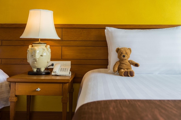 Gallery - Naithonburi Beach Resort