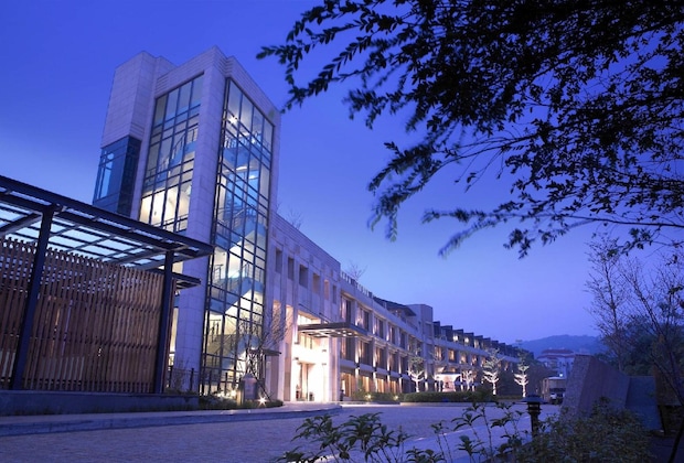 Gallery - Lakeshore Hotel