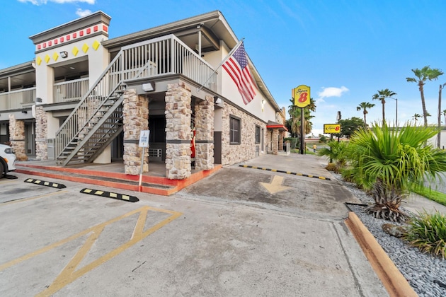 Gallery - Super 8 By Wyndham Mcallen Downtown La Plaza Mall