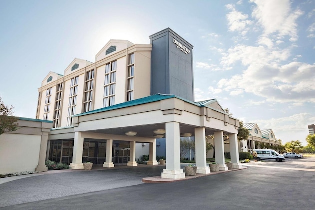 Gallery - DoubleTree By Hilton Hotel Dallas - DFW Airport North