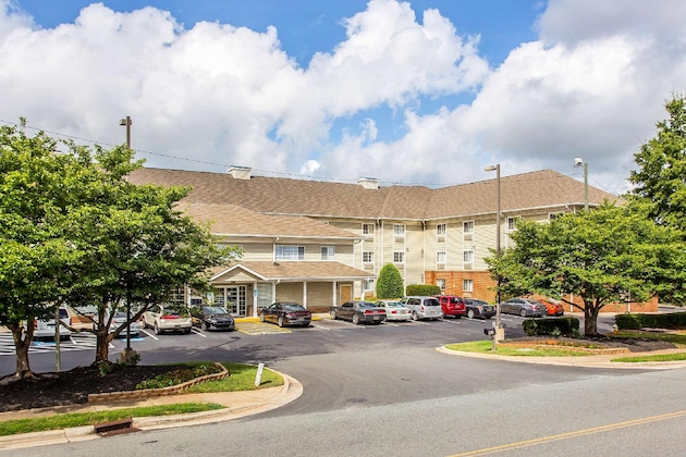 Gallery - Suburban Studios Near University Of North Carolina-Charlotte