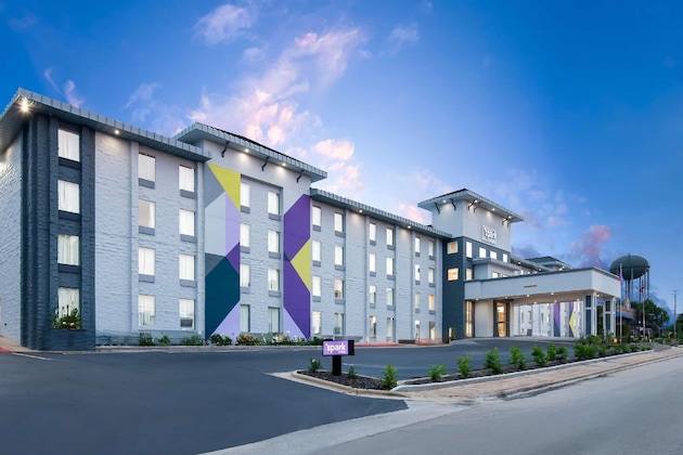Gallery - Barrington Hotel & Suites