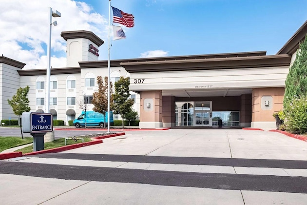 Gallery - Hampton Inn & Suites Salt Lake City Airport