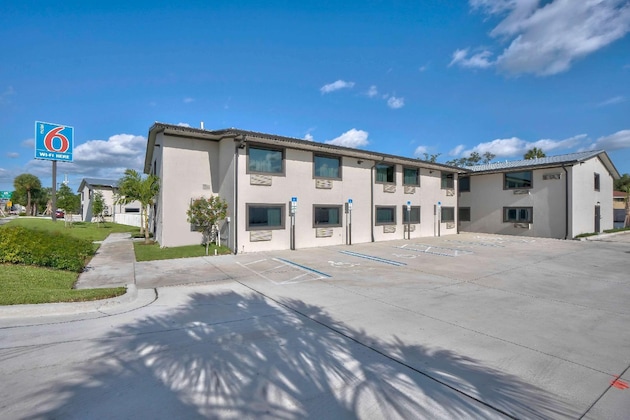 Gallery - Motel 6 Fort Lauderdale