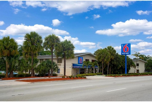 Gallery - Motel 6 Fort Lauderdale