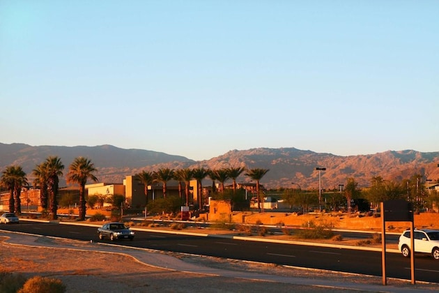 Gallery - Hampton Inn & Suites Palm Desert