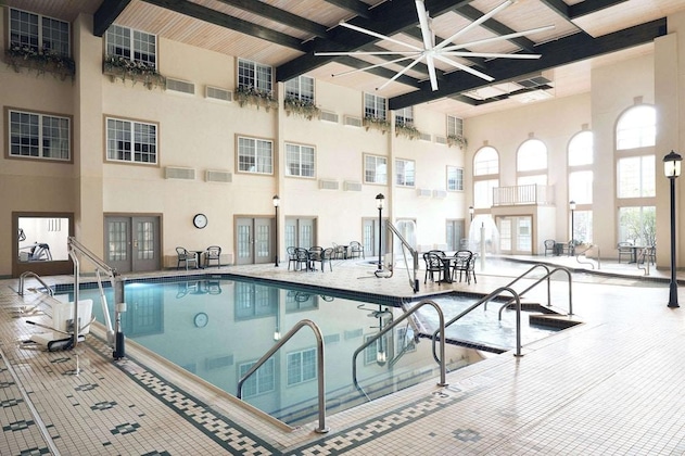 Gallery - Comfort Suites Milwaukee Airport
