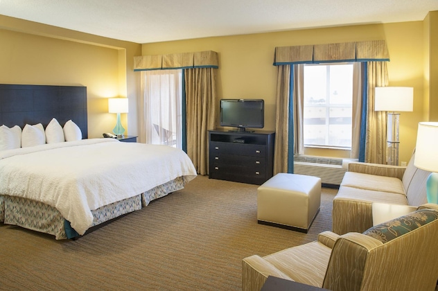 Gallery - Hampton Inn & Suites St. Petersburg Downtown