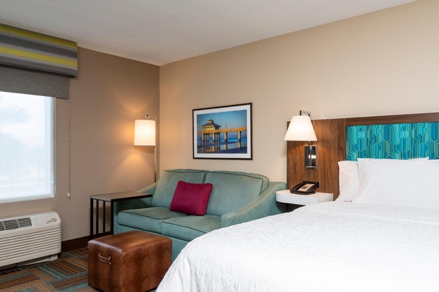 Gallery - Hampton Inn & Suites Fort Myers-Colonial Blvd.