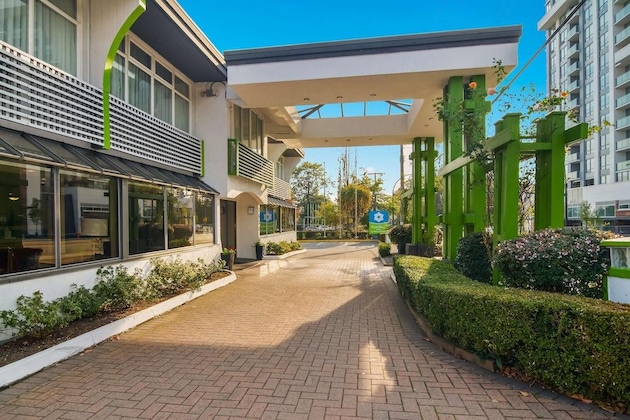 Gallery - Surestay Hotel By Best Western North Vancouver Capilano