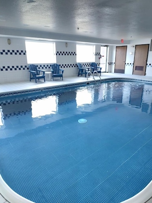 Gallery - Days Inn & Suites By Wyndham Fargo 19Th Ave Airport Dome