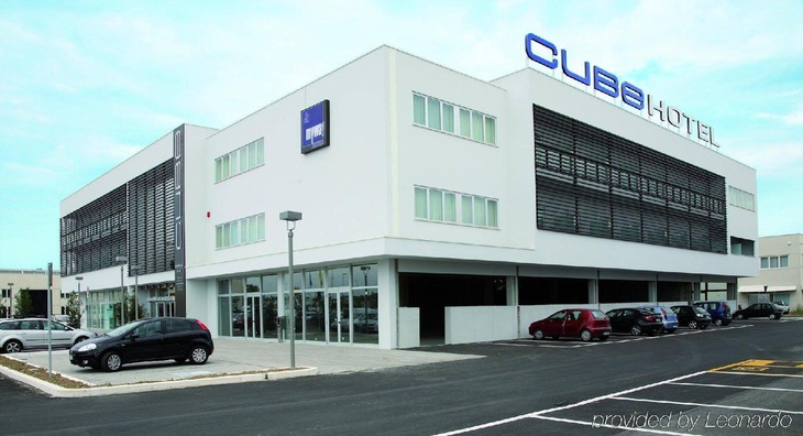 Gallery - Hotel Cube