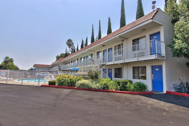Gallery - Motel 6 Sacramento West