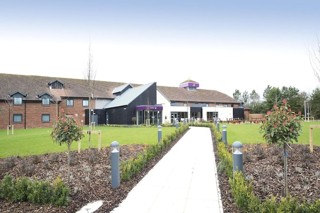 Gallery - Premier Inn Newbury Town Centre South A339