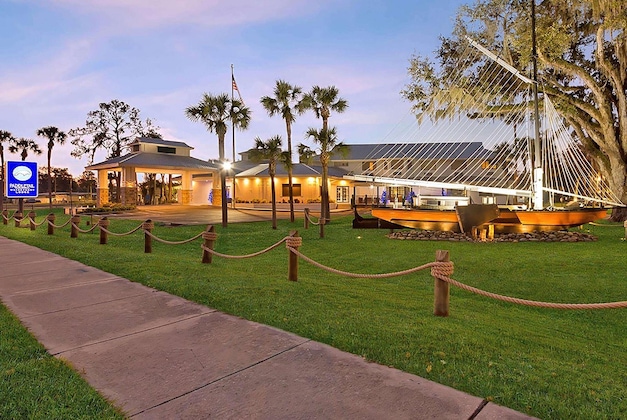 Gallery - Paddletail Waterfront Lodge Trademark Collection By Wyndham