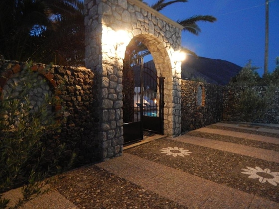 Gallery - Petra Nera