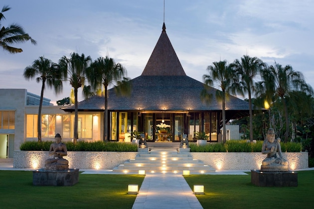 Gallery - The Royal Santrian