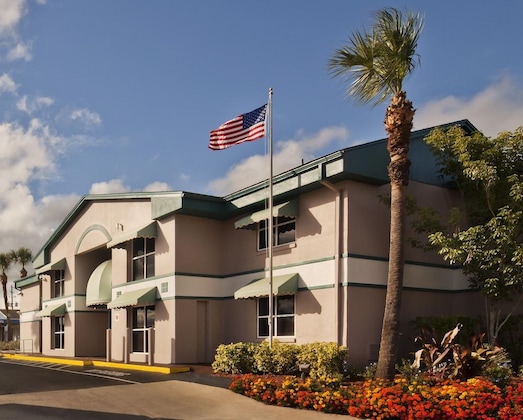 Gallery - Super 8 By Wyndham Kissimmee