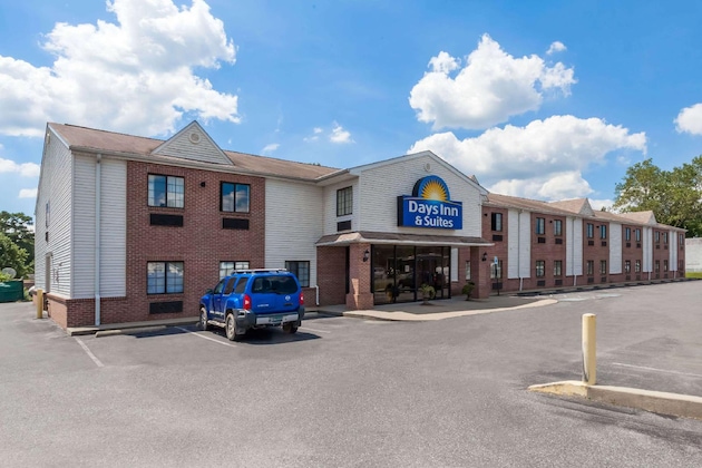 Gallery - Days Inn & Suites By Wyndham Cambridge