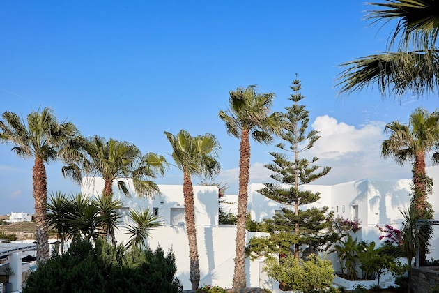Gallery - Mr & Mrs White Paros