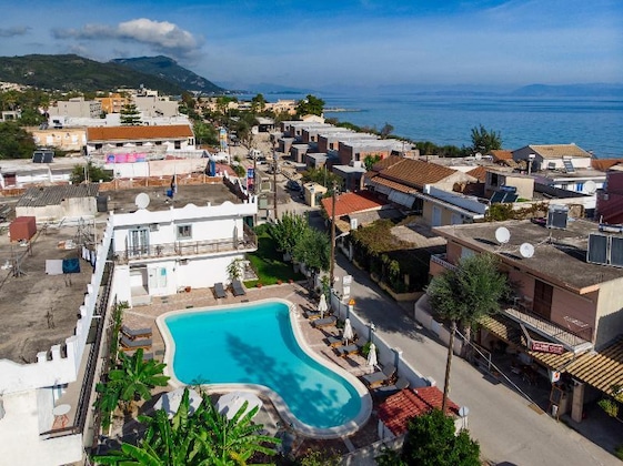 Gallery - Aquarius Beach Eco-Hotel