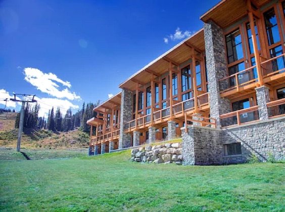 Gallery - Sunshine Mountain Lodge
